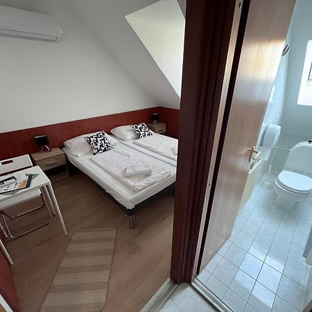 Majus 1 Vendeghaz - Torony Hotel Kültér fotó