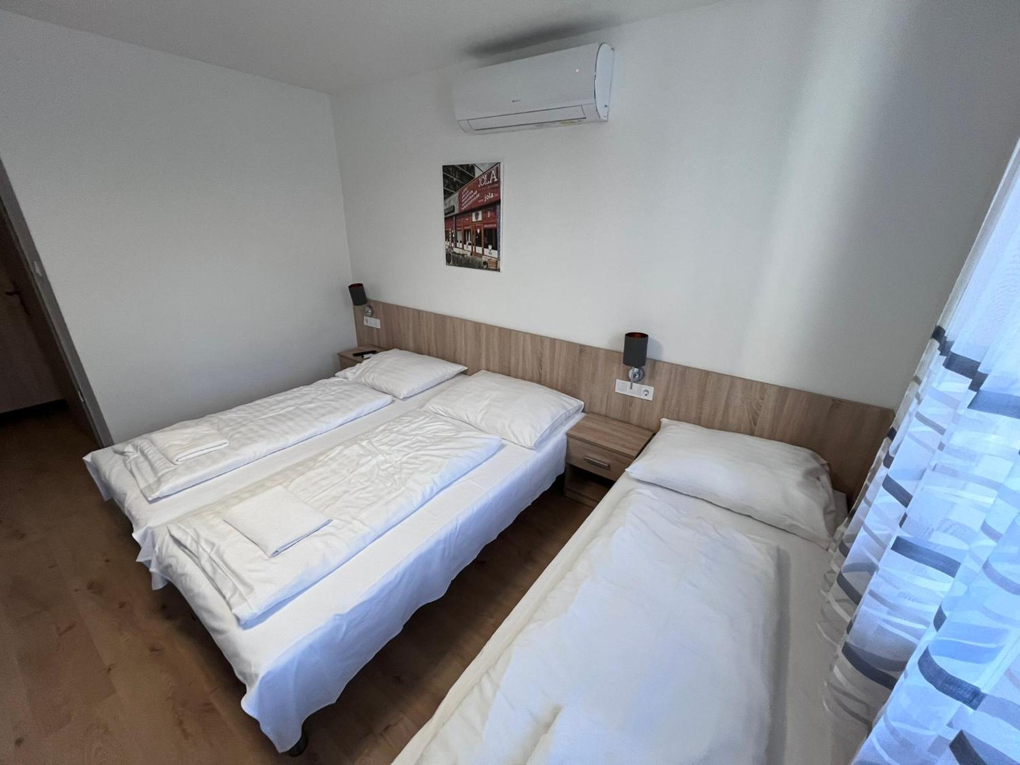 Majus 1 Vendeghaz - Torony Hotel Kültér fotó