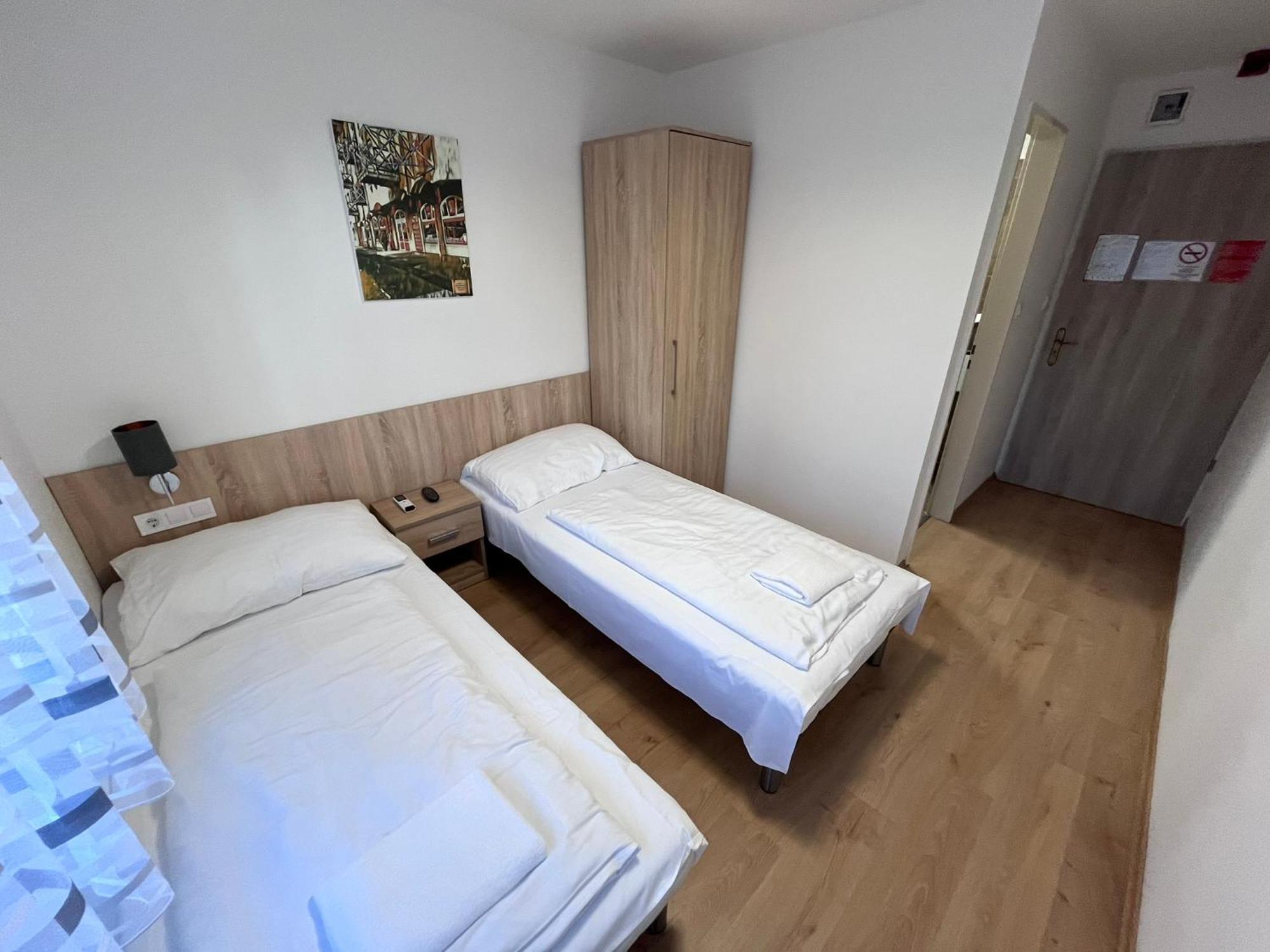 Majus 1 Vendeghaz - Torony Hotel Kültér fotó