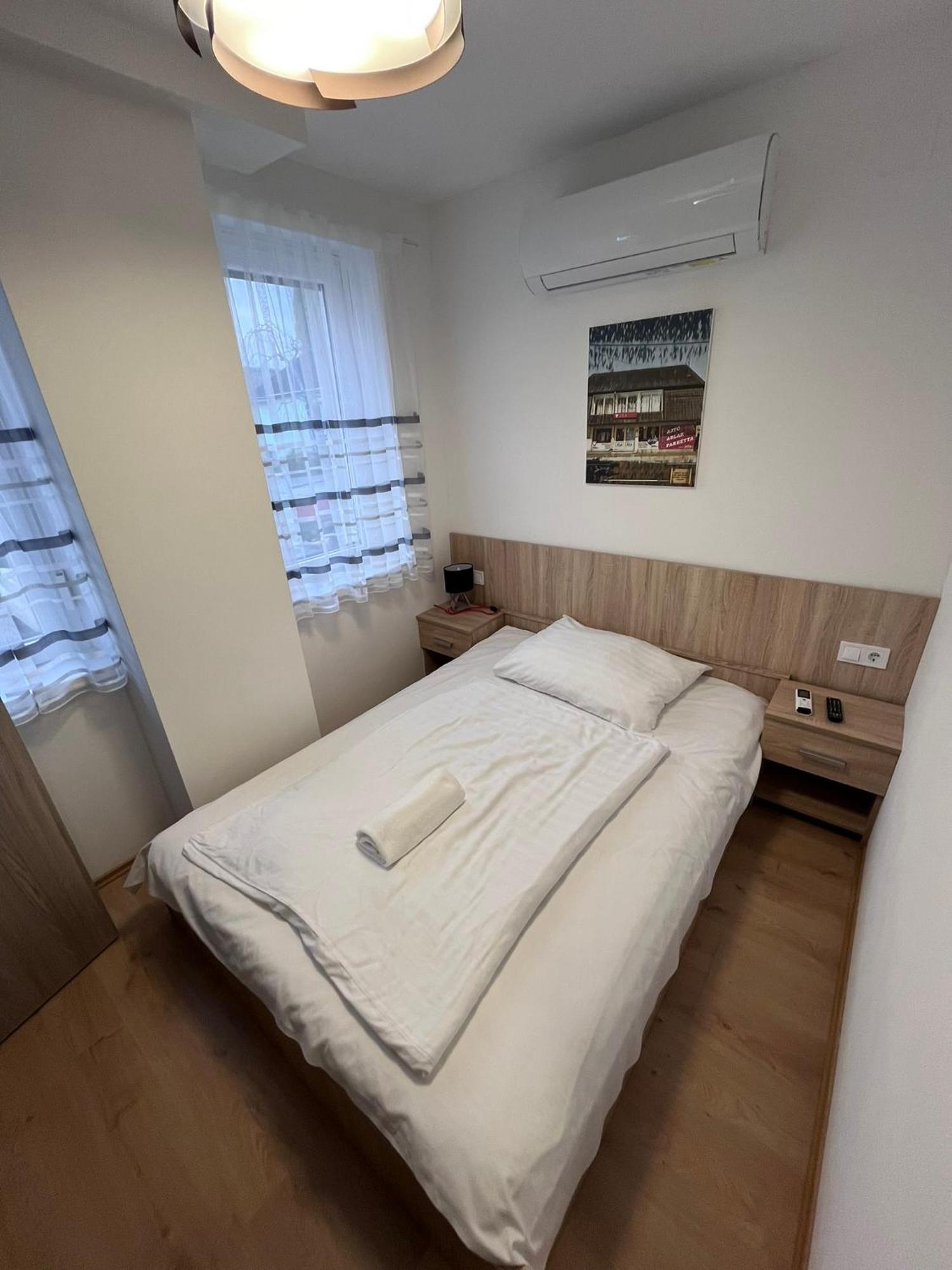 Majus 1 Vendeghaz - Torony Hotel Kültér fotó