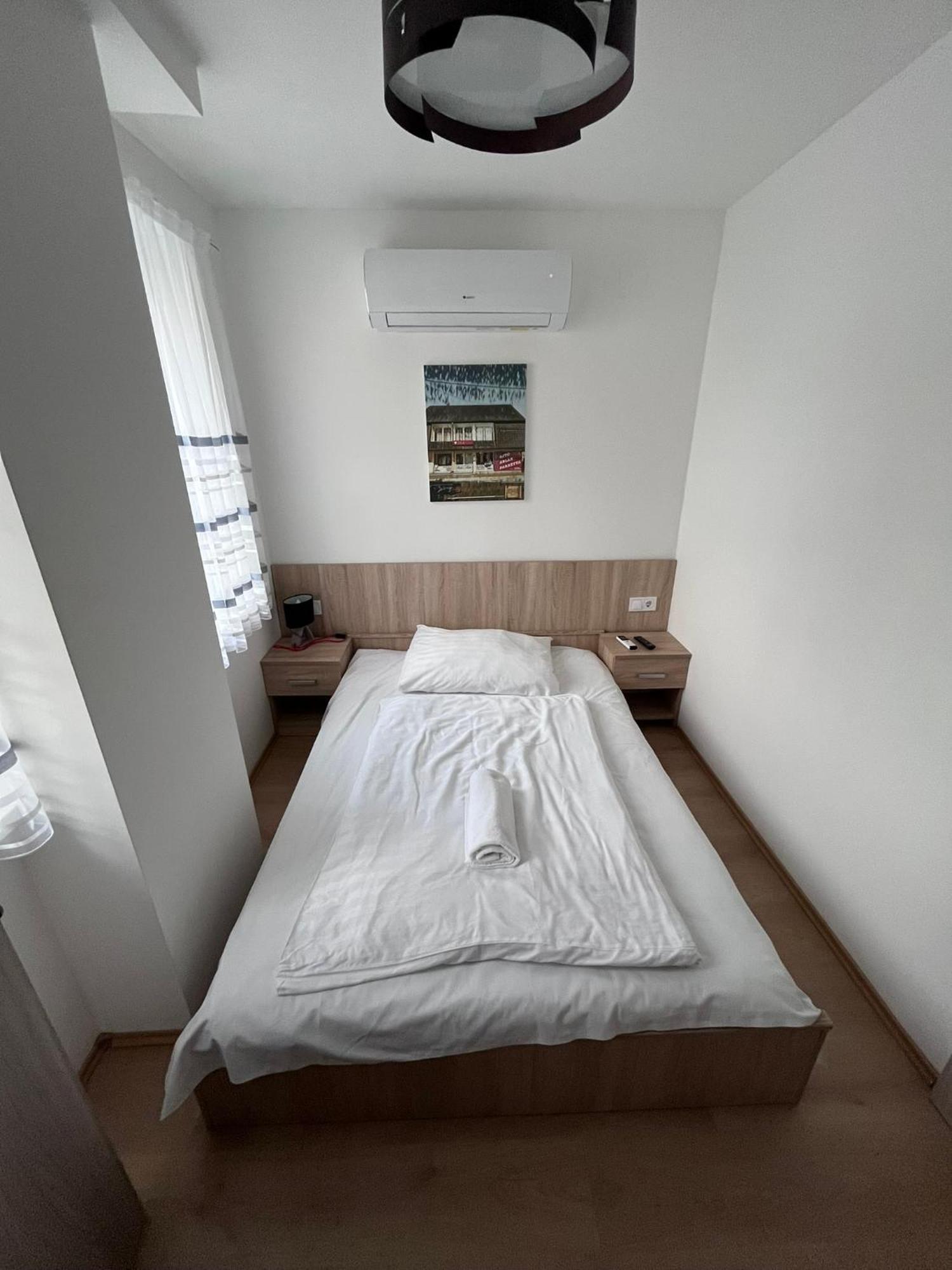 Majus 1 Vendeghaz - Torony Hotel Kültér fotó