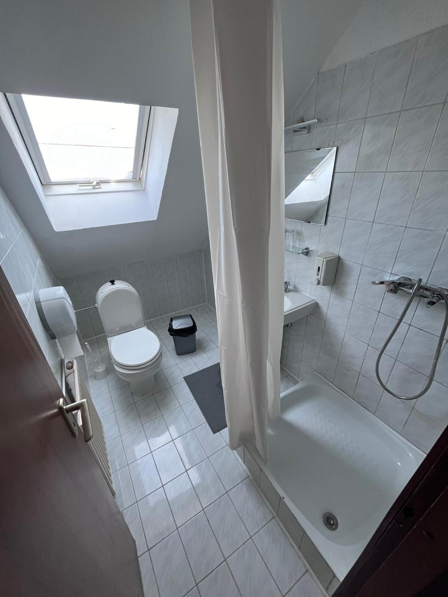 Majus 1 Vendeghaz - Torony Hotel Kültér fotó