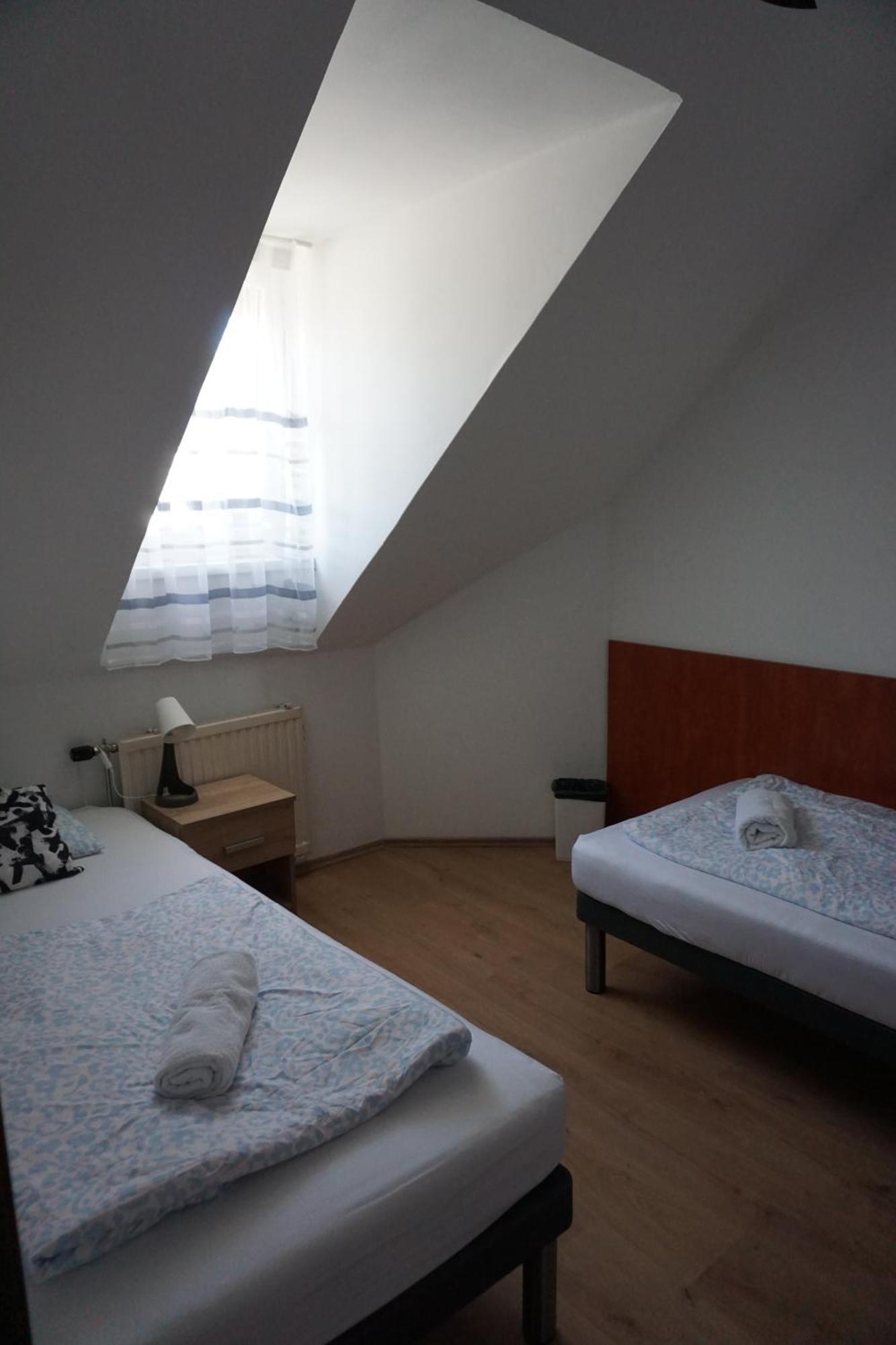 Majus 1 Vendeghaz - Torony Hotel Kültér fotó