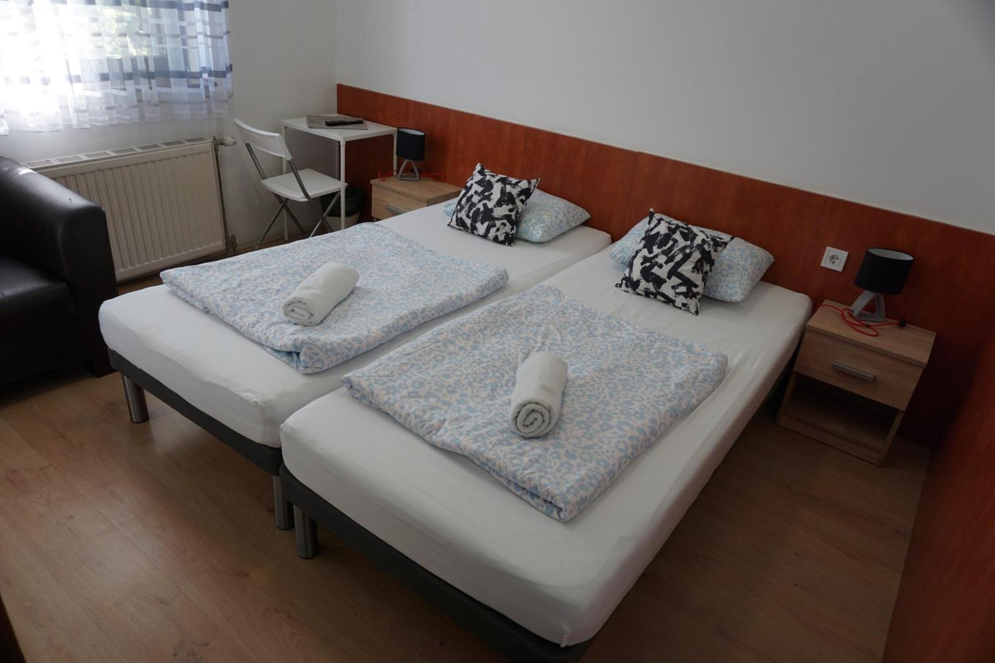 Majus 1 Vendeghaz - Torony Hotel Kültér fotó