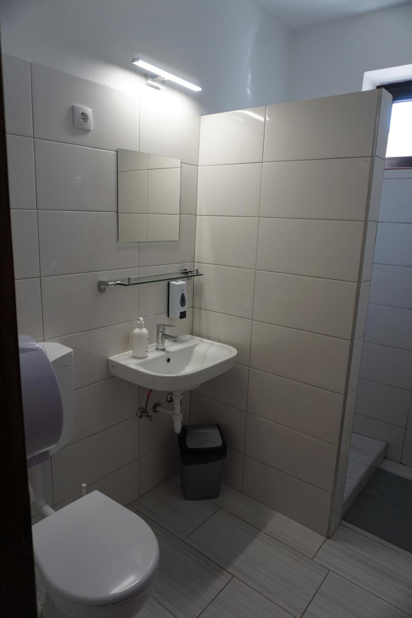 Majus 1 Vendeghaz - Torony Hotel Kültér fotó